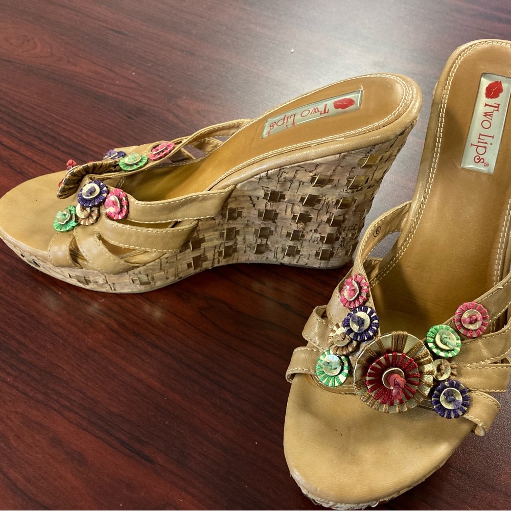 💛TODAY***16***Two Lips espadrilles with flower decals.